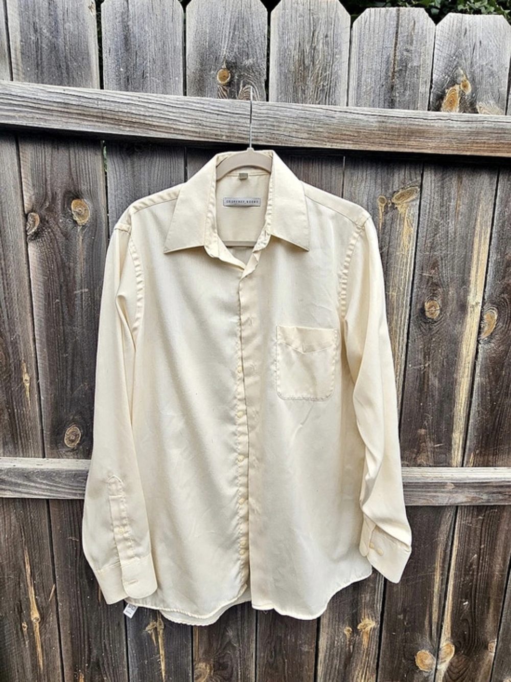 Geoffrey Beene Men's Sateen Button Down dress shirt Medium Wrinkle Free Cream